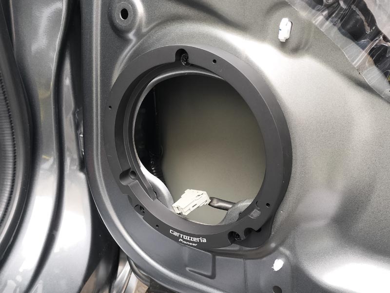 インナーバッフルを取り付ける