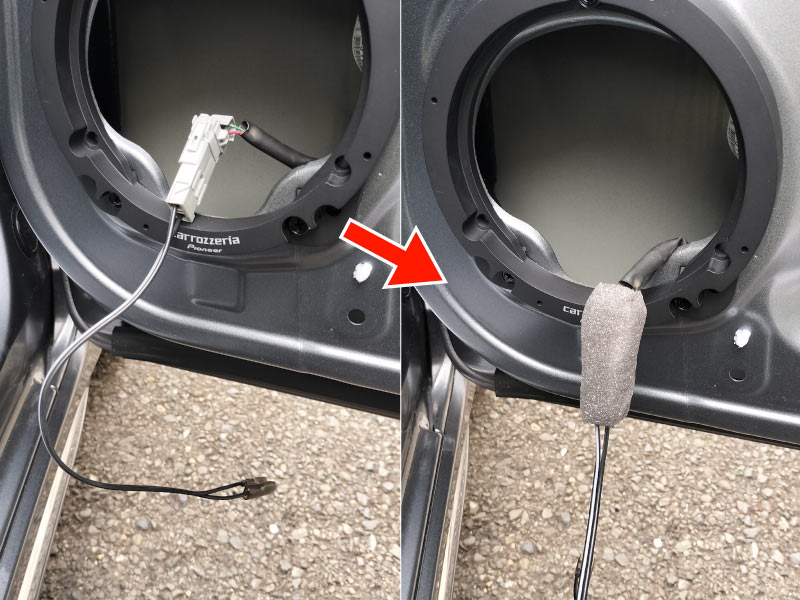 付属の変換コネクターと取り付ける